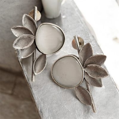 Clove Monalisa Stone Studs