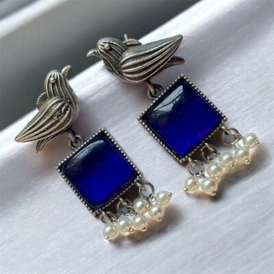 Pigeon with Monalisa Stone Stud